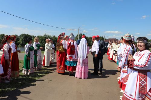 Ярко, шумно — чуваши отметили «свадьбу» плуга и земли