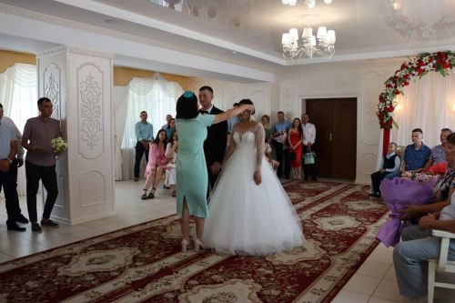 В Алькеевском районном ЗАГСе зарегистрирован брак Инзиля и Ильвины Зариповых