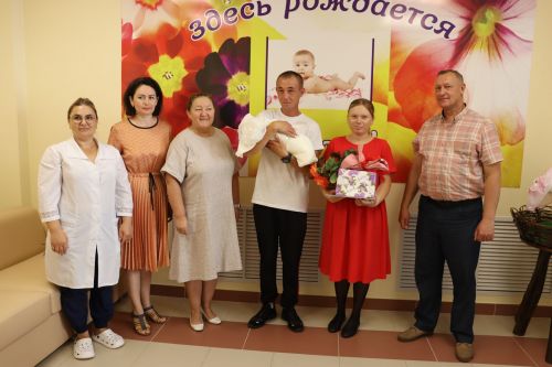 Смирновлар шатлыгын Әлки районы башлыгы уртаклашты