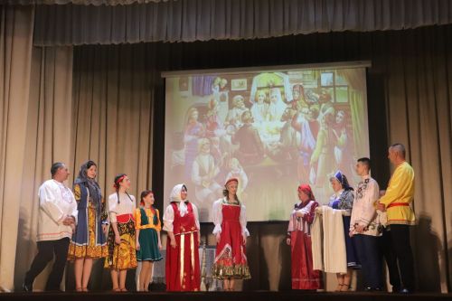 Әлки районы: Базарлы Матакның Нәби Дәүли исемендәге гимназиясе коллективының хисап концерты булды