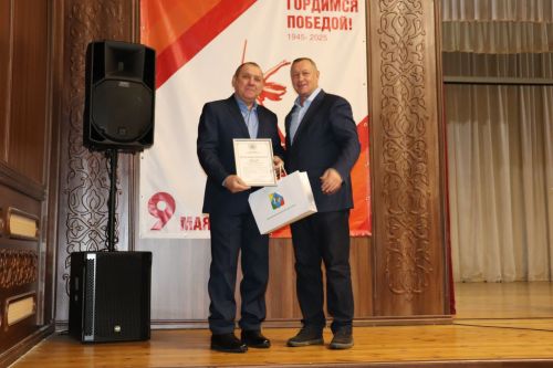 “Чистай электр челтәрләре” Әлки районы филиалы Юхмачы участогы мастеры Дмитрий Михеевка Рәхмәт хаты һәм истәлекле бүләк тапшырылды