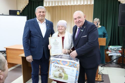Иске Камка авыл җирлеге башлыгы Фәргать Әкъбәров: «Узган  елда шатлыклы яңалыклар күп булды»