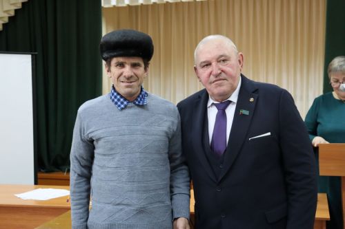 Иске Камка авыл җирлеге башлыгы Фәргать Әкъбәров: «Узган  елда шатлыклы яңалыклар күп булды»