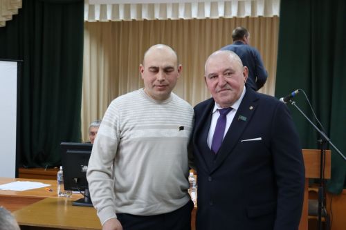Иске Камка авыл җирлеге башлыгы Фәргать Әкъбәров: «Узган  елда шатлыклы яңалыклар күп булды»