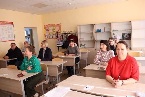 Нәби Дәүли исемендәге Базарлы Матак гимназиясендә ата-аналар имтихан тапшырды
