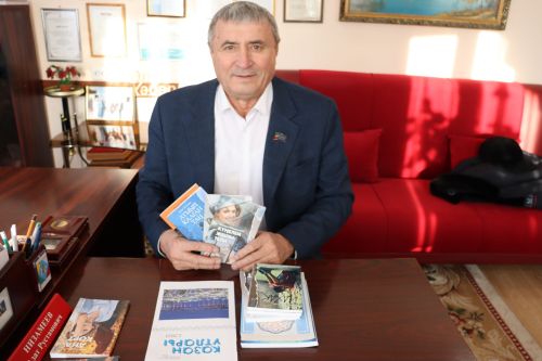 Рәшит Билалов: “Китапка беркайчан акча кызганмыйм”