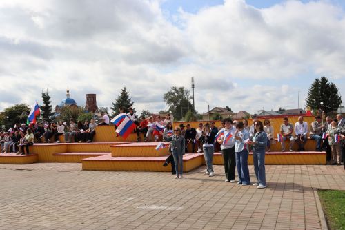 Базарлы Матакта  Россия Федерациясе Дәүләт флагы көнен бәйрәм иттеләр