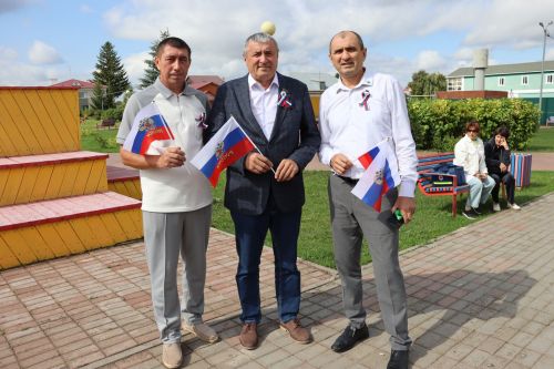 Базарлы Матакта  Россия Федерациясе Дәүләт флагы көнен бәйрәм иттеләр