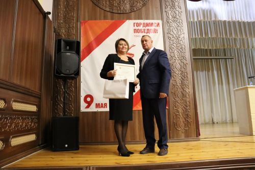 Эльвира Нуруллина ТР Мәгариф һәм фән министрлыгының Рәхмәт хаты белән бүләкләнде