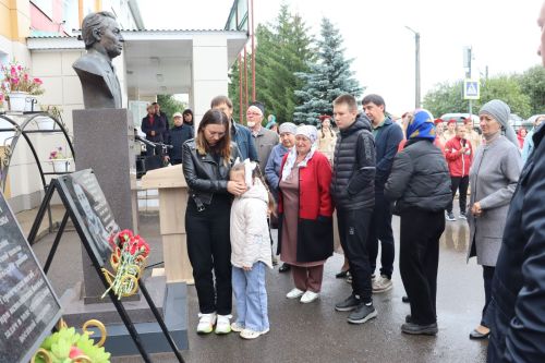 Нәби Дәүли исемендәге Базарлы Матак гимназиясендә мемориаль такта ачылды