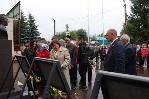 Нәби Дәүли исемендәге Базарлы Матак гимназиясендә мемориаль такта ачылды