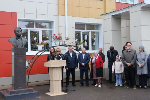 Нәби Дәүли исемендәге Базарлы Матак гимназиясендә мемориаль такта ачылды
