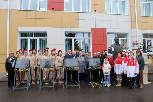 Нәби Дәүли исемендәге Базарлы Матак гимназиясендә мемориаль такта ачылды