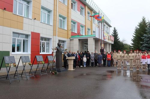 Нәби Дәүли исемендәге Базарлы Матак гимназиясендә мемориаль такта ачылды