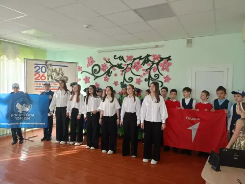 Школьники подарили праздник жителям Юхмачинского дома‑интерната