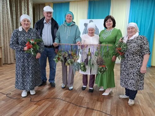 В Каргополе прошёл мастер‑класс по созданию панно из трав