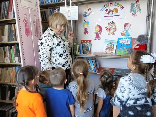 Малыши из Ахметьево познакомились с библиотекой