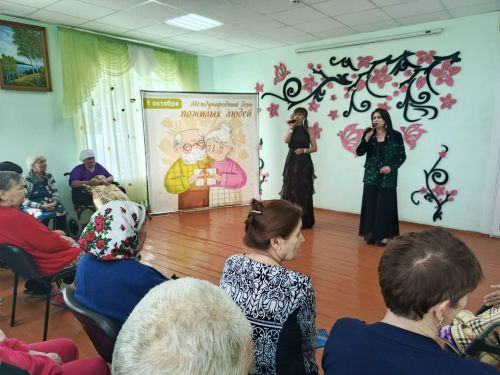 Почётные гости посетили  дом-интернат в Юхмачах в день пожилых людей