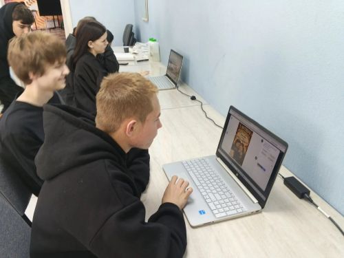 Яшүсмерләр клубында куркынычсыз интернет турында сөйләштеләр