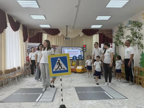 «Каенкай» балалар бакчасында юл хәрәкәте кагыйдәләре буенча кызыклы уен узды