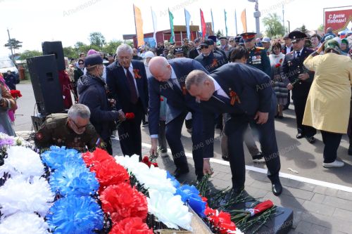 Сегодня – великий праздник, День Победы!