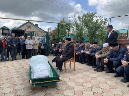 “Шәһри Казан” газетасы редакциясе белән җитәкчелек иткән Радик Сабировны соңгы юлга озаттык