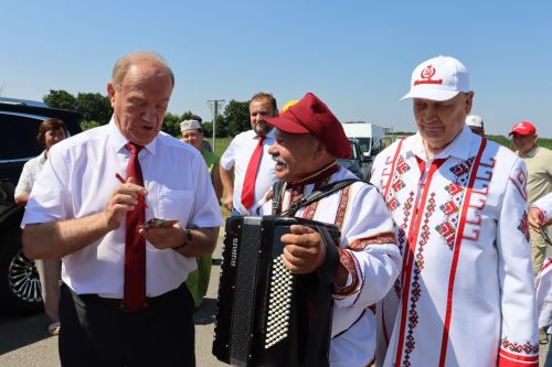 Геннадий Зюгановны Әлки җирендә каршыладык