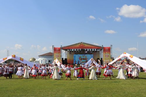 Россия халыкларының традицион мәдәнияте фестивале Әлки җирендә зур колач белән узды