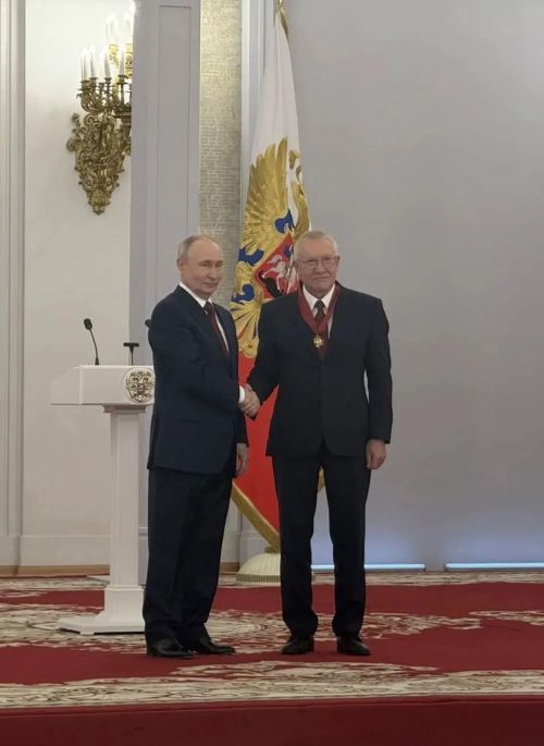 Депутату Государственной Думы, председателю комитета по контролю Олегу Морозову  вручена государственная награда