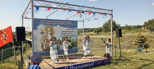 Ансамбль «Рябинушка» села Демидовка приняла участие в праздничной концертной программе в Алексеевском районе