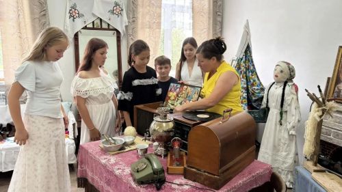 Укучылар Югары Әлморза авыл мәдәният йортында музейда булдылар