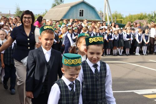 Первый звонок в этом учебном году прозвенел для 555 учащихся Базарно-Матакской средней школы