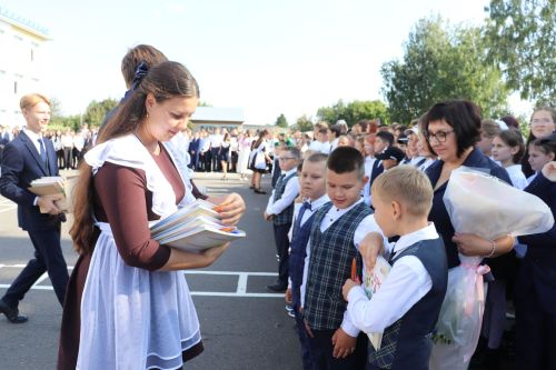 Первый звонок в этом учебном году прозвенел для 555 учащихся Базарно-Матакской средней школы