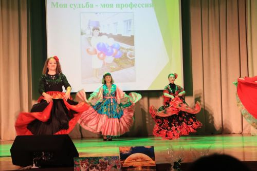 "Ел хатын-кызы. Ел ир-аты: хатын-кыз күзеннән"