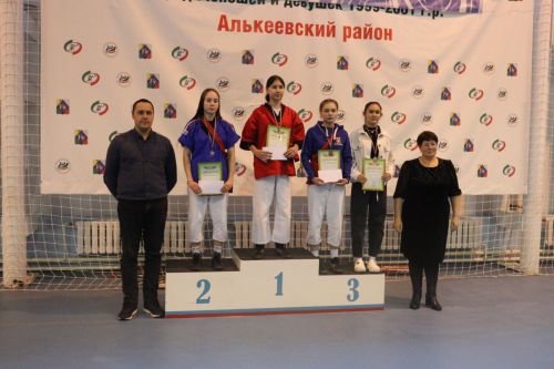 Айрат Хәйруллин истәлегенә багышланган билбау белән көрәш буенча республика турниры