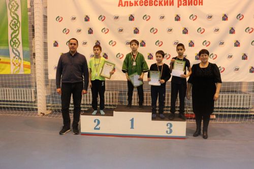 Айрат Хәйруллин истәлегенә багышланган билбау белән көрәш буенча республика турниры