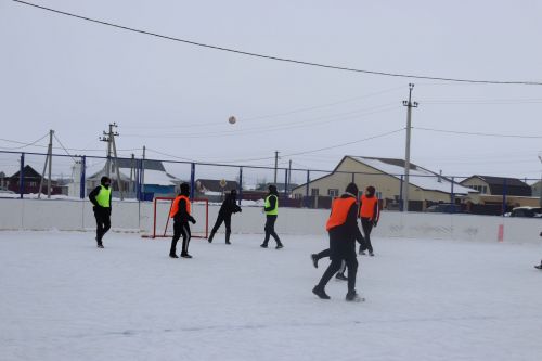 Футбол на льду среди молодежи