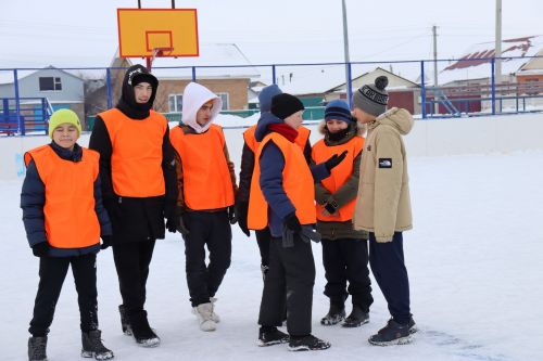 Футбол на льду среди молодежи