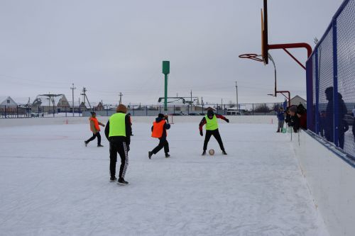 Футбол на льду среди молодежи