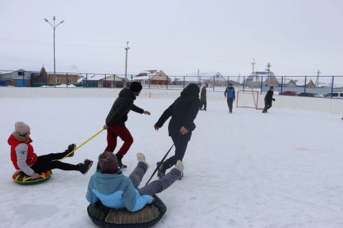 Яшьләр “Алинә” спорт залы янындагы шугалакка җыелды