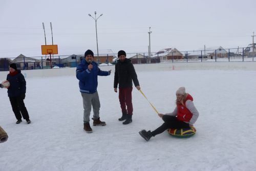Яшьләр “Алинә” спорт залы янындагы шугалакка җыелды