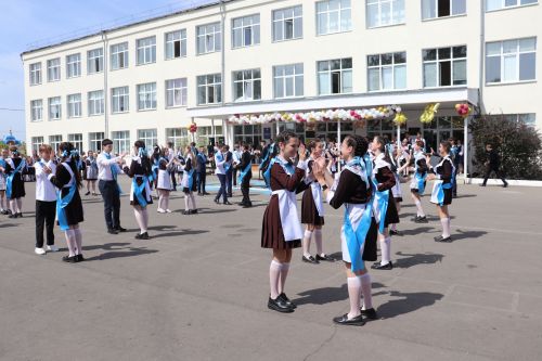 Базарлы Матак мәктәбендә соңгы кыңгырау