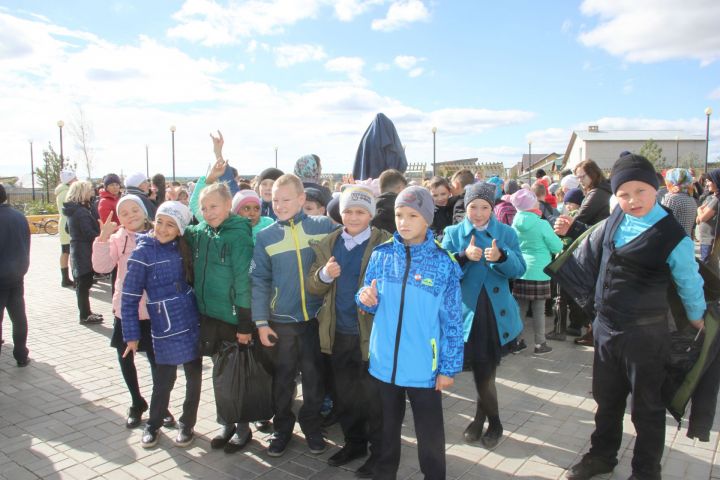 В селе Базарные Матаки Алькеевского района в парке Материнской славы открылся памятник Матери