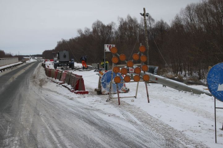 Начались реконструкционные работы на мосту через реку Шия около деревни Нижнее Качеево. ФОТО