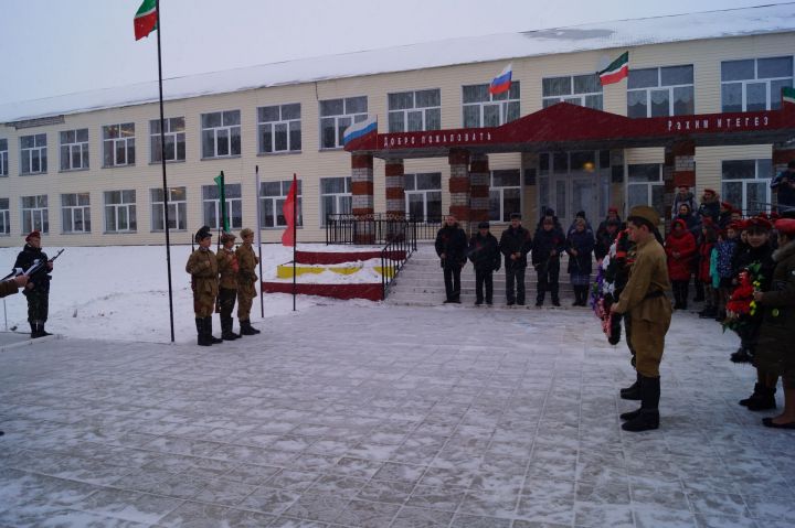 День Героев Отечества районная организация ДОСААФ отметила  в Юхмачинской средней школе. ФОТО