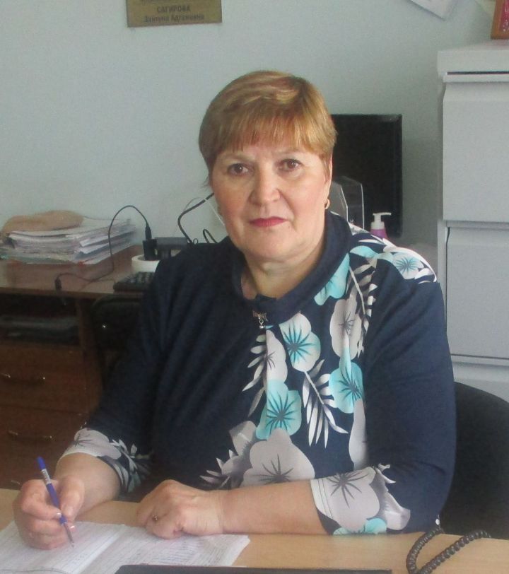 Зәйтүнә Сәгыйрова Иске Камка авыл җирлеге башкарма ко­митеты секретаре бу­лып 1990 елдан бирле эшли