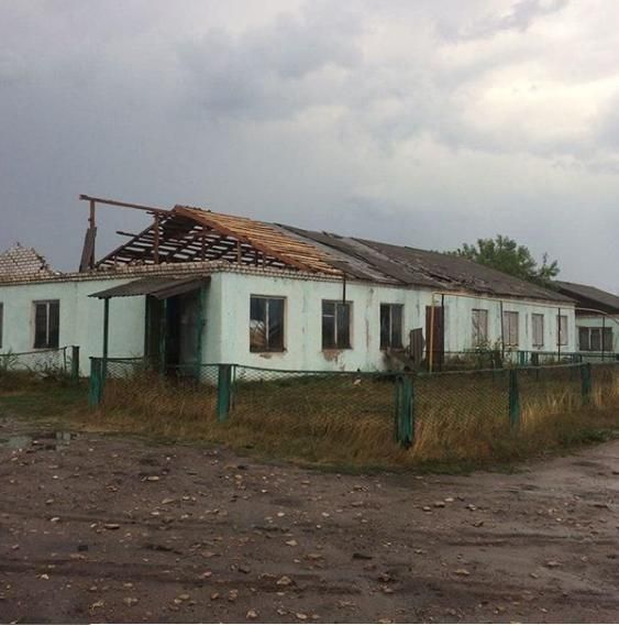 По деревне Ахметьево вчера прошелся ураган. ФОТО