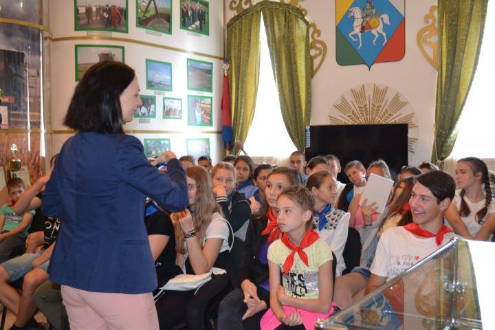 Әлки район музее балалар өчен Россия Дәүләт флагына багышланган чара үткәрде