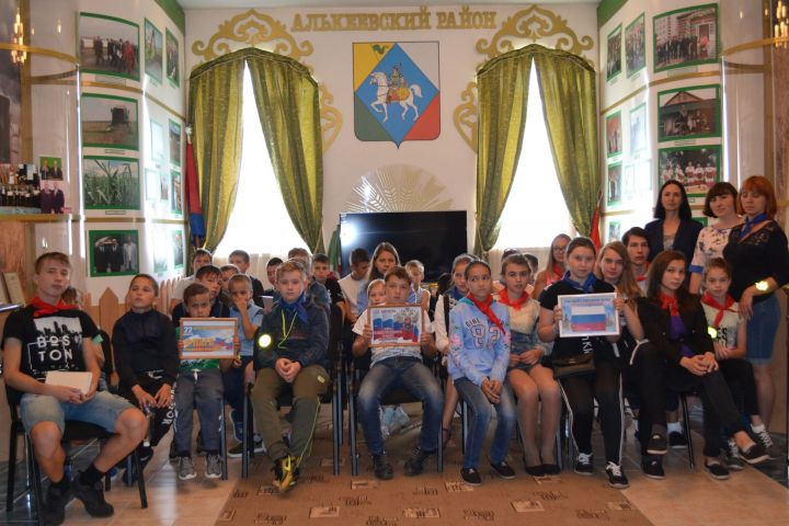 Әлки район музее балалар өчен Россия Дәүләт флагына багышланган чара үткәрде