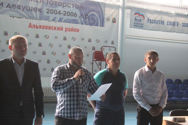 В Алькеевском районе прошли соревнования по борьбе памяти братьев Фаракшиных